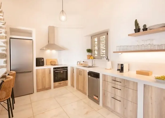 Cybele Tinos Kardhianí