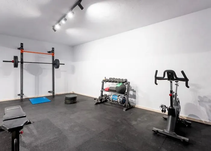 Cybele Tinos Kardhianí