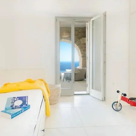 Cybele Tinos *